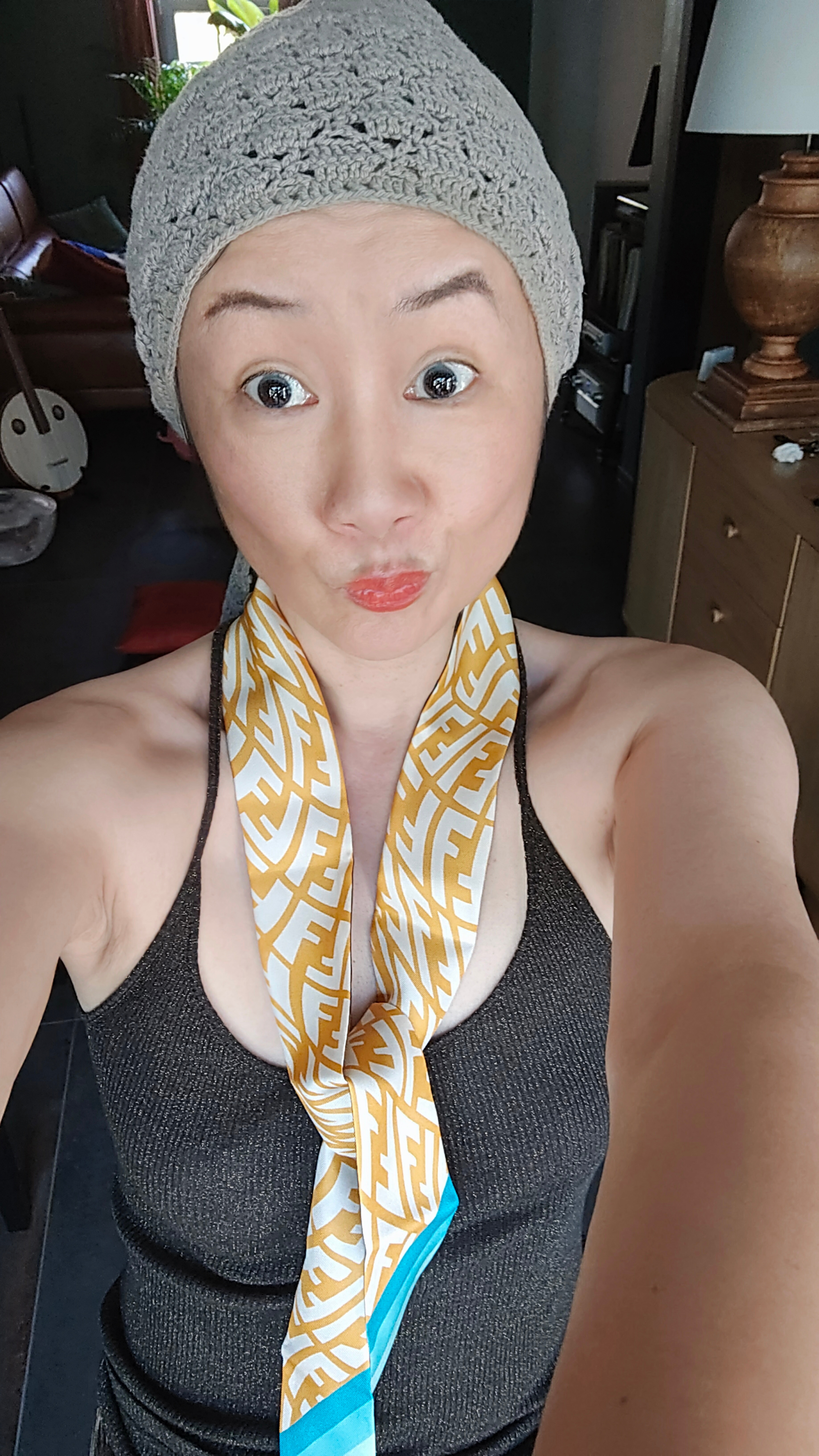 昨天今天两天演出的服装要求是上身彩色，下装黑色，我好像都没有服从命令今天的红色长