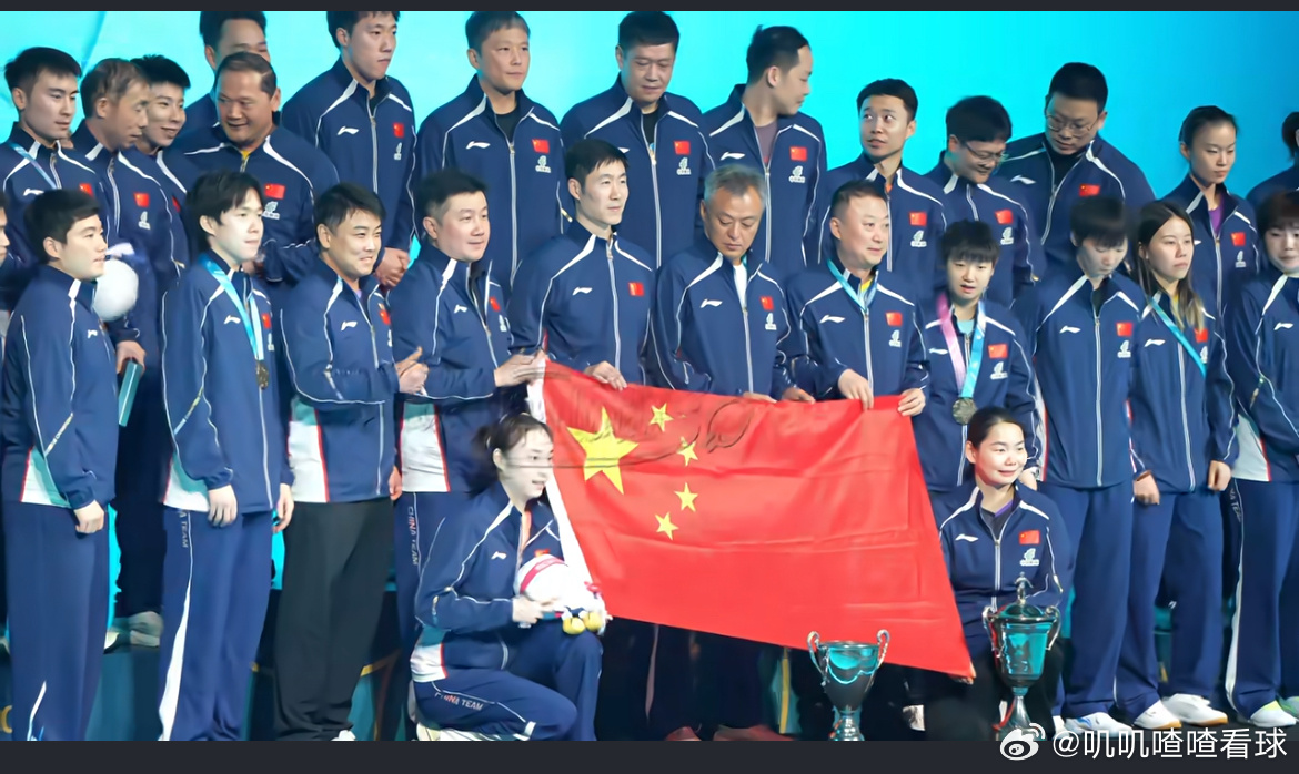 两小只挣来的荣誉！都来照大合照了！ 