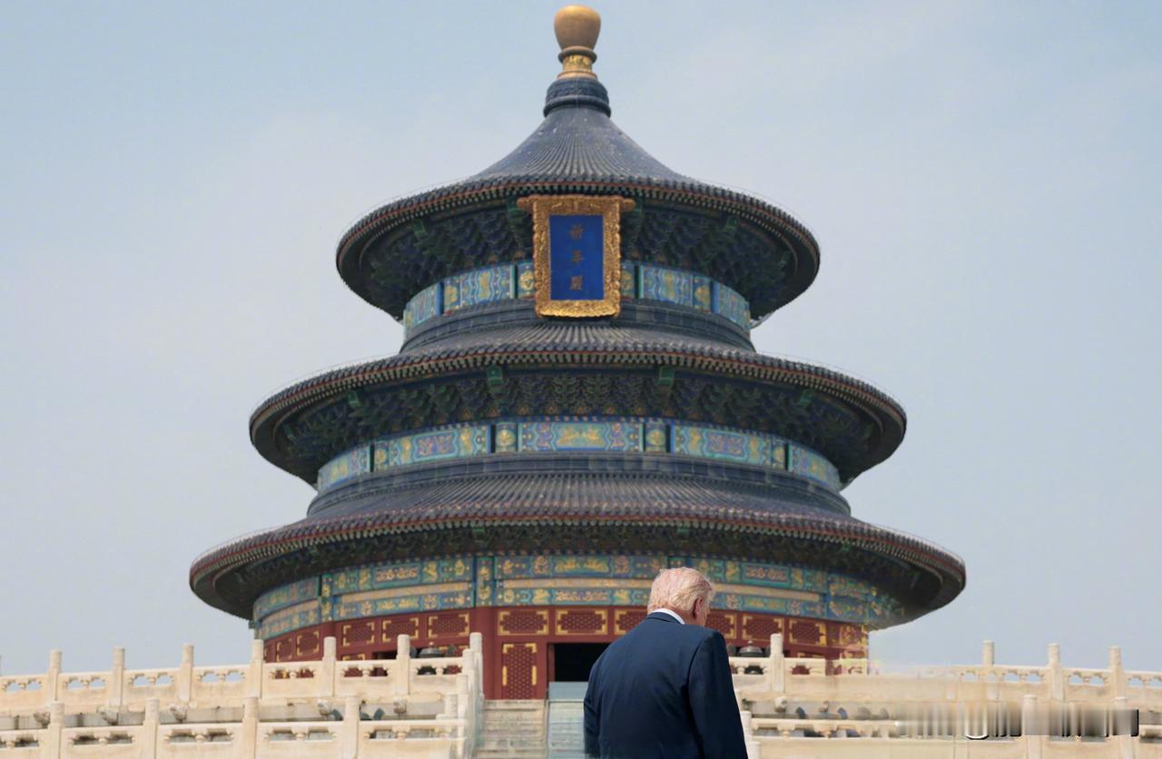 天坛迎来第二位美国总统。正在访华的特朗普结束会谈，来到天坛参观。这是半个多世纪后