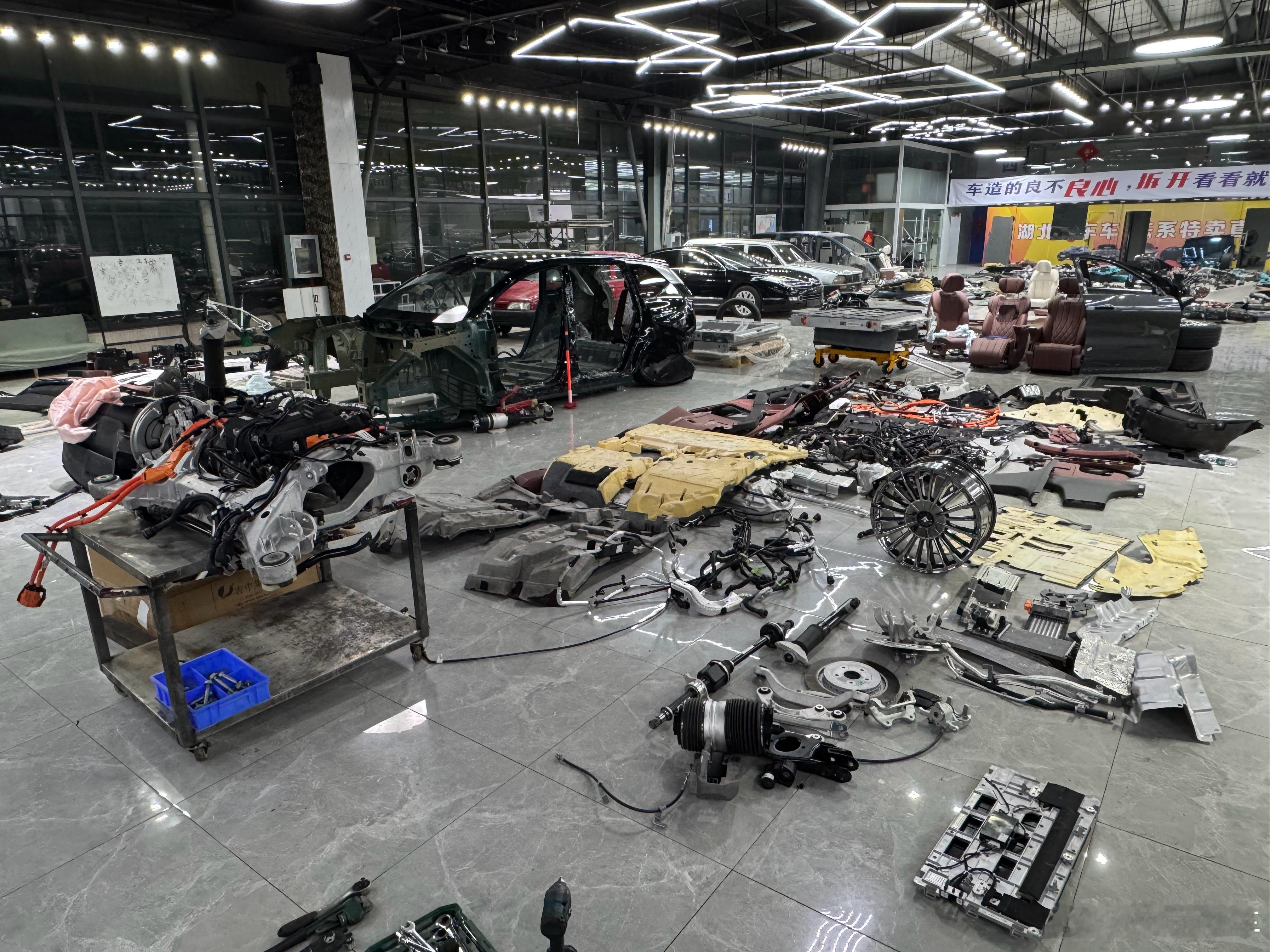 最近拆了一台偏冷门的车，昊铂HL增程版，纯电续航350km，属于典型用料过猛的类