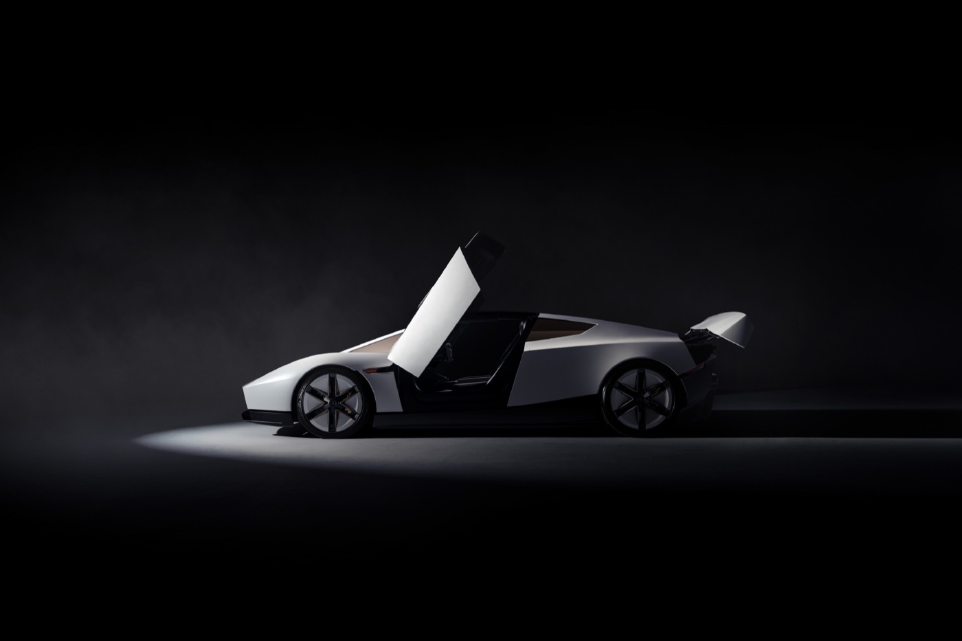 特斯拉Roadster2 当地时间10月15日，特斯拉在得州SpaceX测试场把