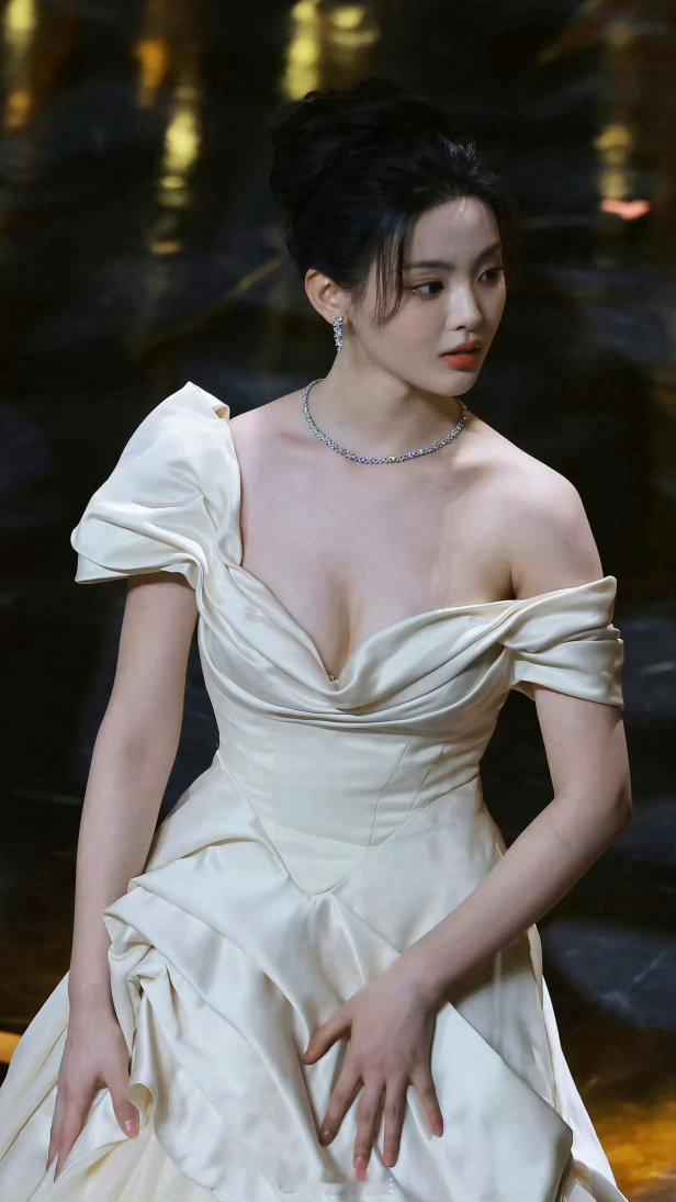 杨超越 