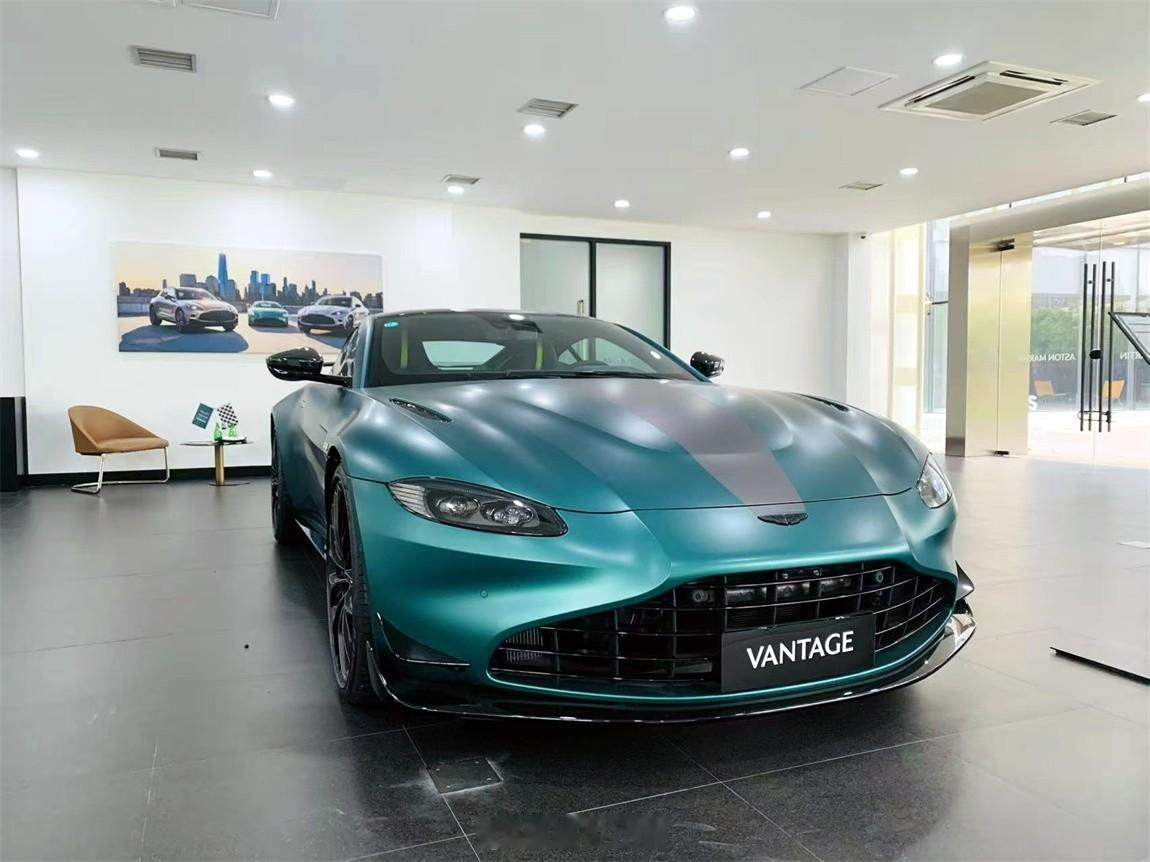 阿斯顿马丁 F1 Edition Vantage Coupe 绿外/黑内 二手车