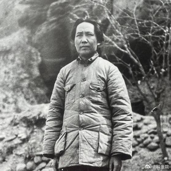 《毛泽东被全票否决当晚提灯出门，说服了唯一能叫停那道命令的人，多年后周恩来每次提