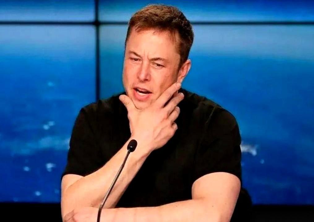 有个流传很广的说法：马斯克的星链，覆盖全球，唯独在中国上空被我们“墙”了。
这事