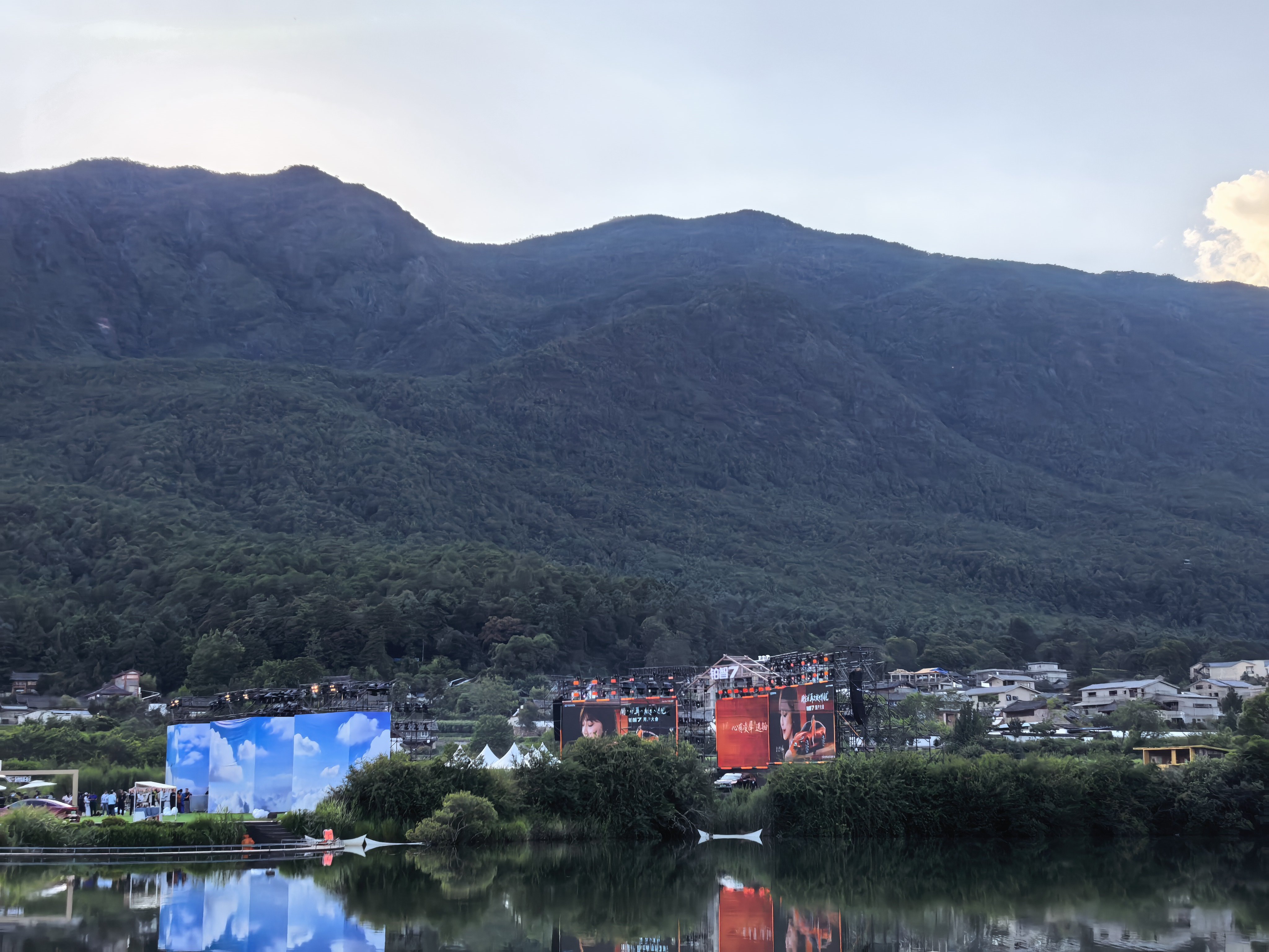 来参加丰田铂智7用户大会，还是很开心，雪山，草地，铂智7，还有王心凌。这次除了核