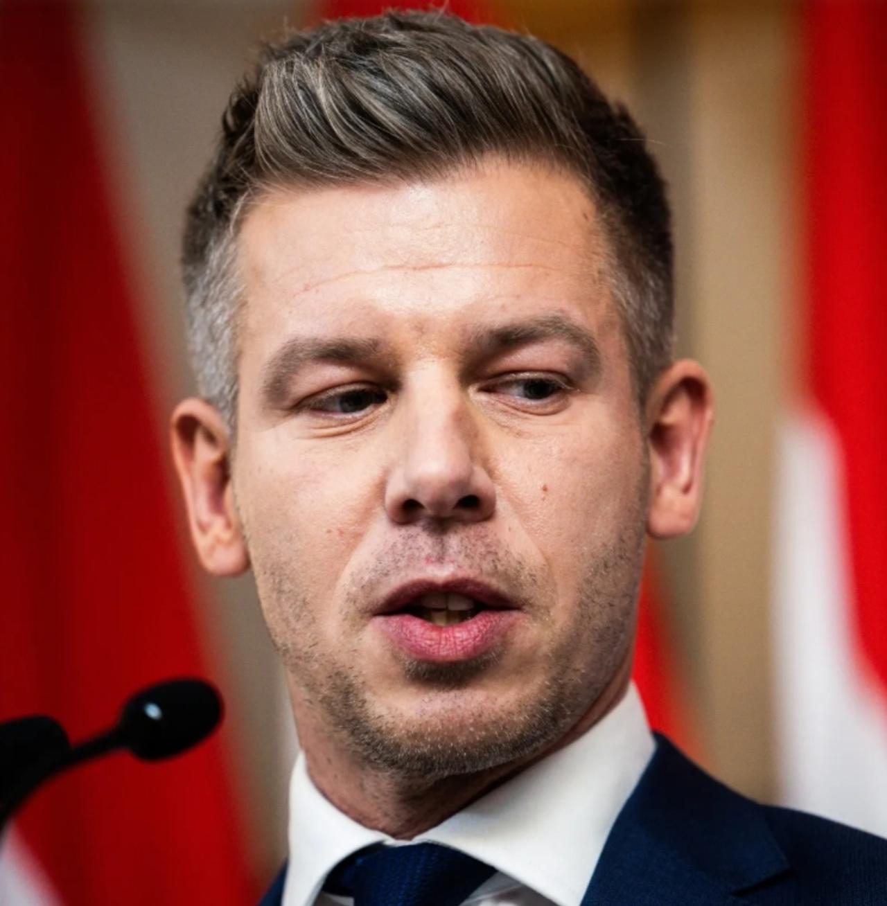 🚨🇭🇺匈牙利总理彼得·马扎尔被指控盗窃——议会刚刚剥夺了他的豁免权。
案件