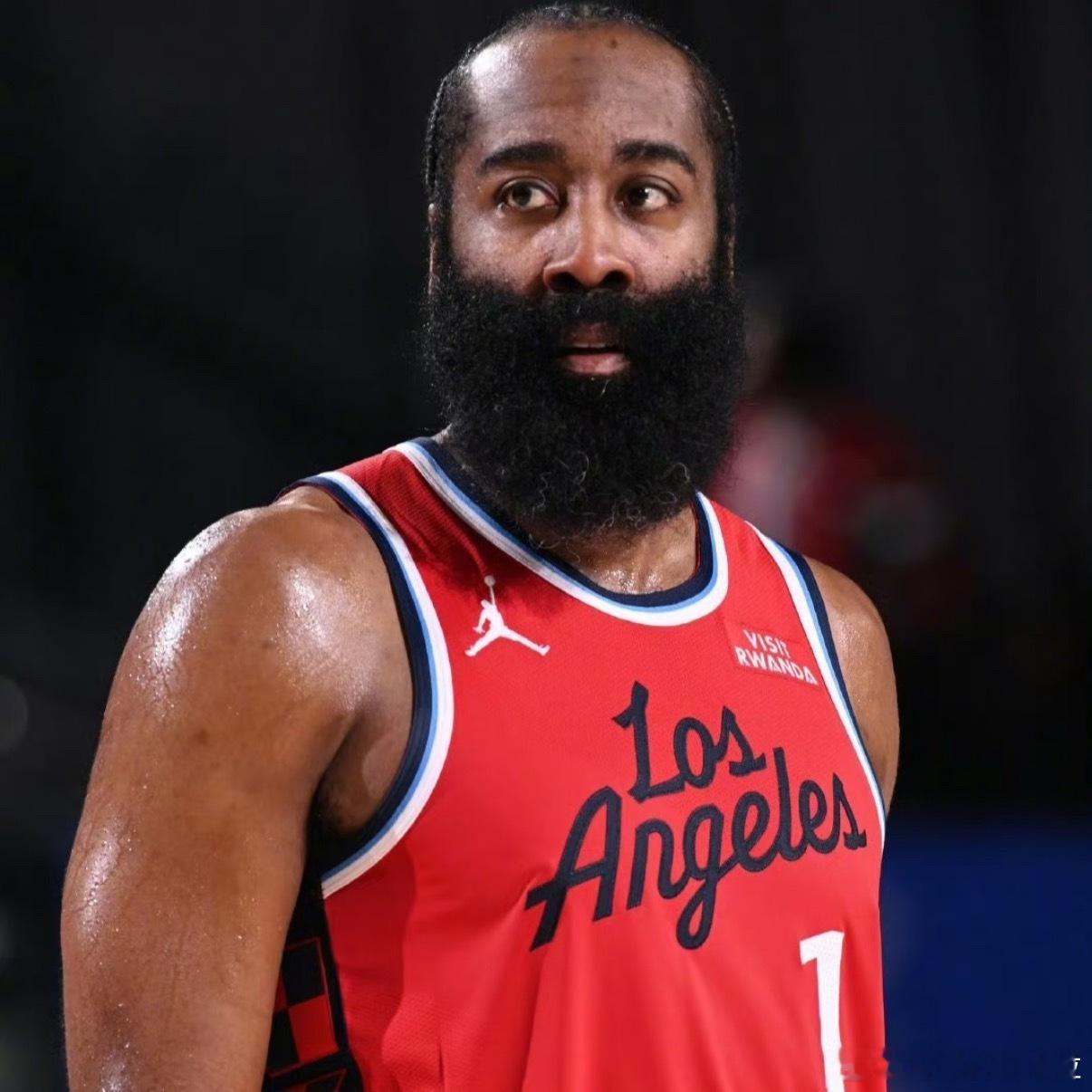 哈登将离开快船 36岁哈登本赛季场均25.4+8.1+4.8，在场时快船进攻效率