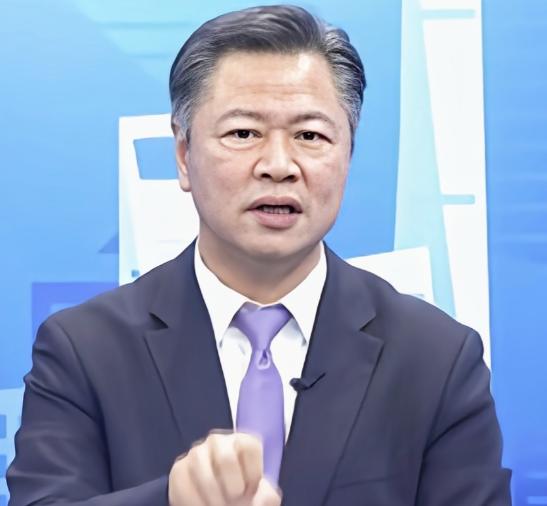 赖岳谦太敢说了，直言中国战略思维过时了！他说：中国大陆过去一直强调自己不怕事也不