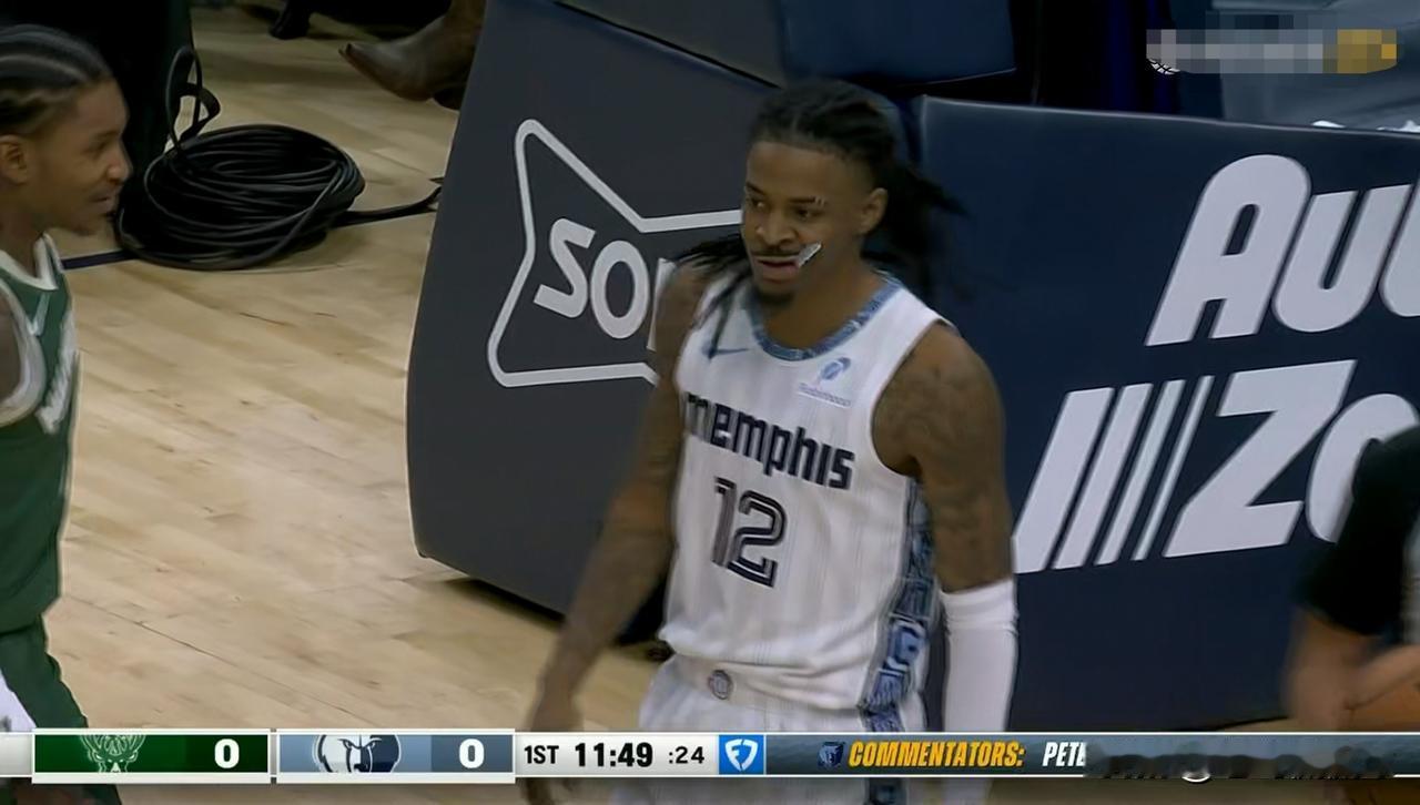 灰熊当家球星莫兰特打球越来越聪明了！在今天灰熊主场以125：104大胜雄鹿的比赛