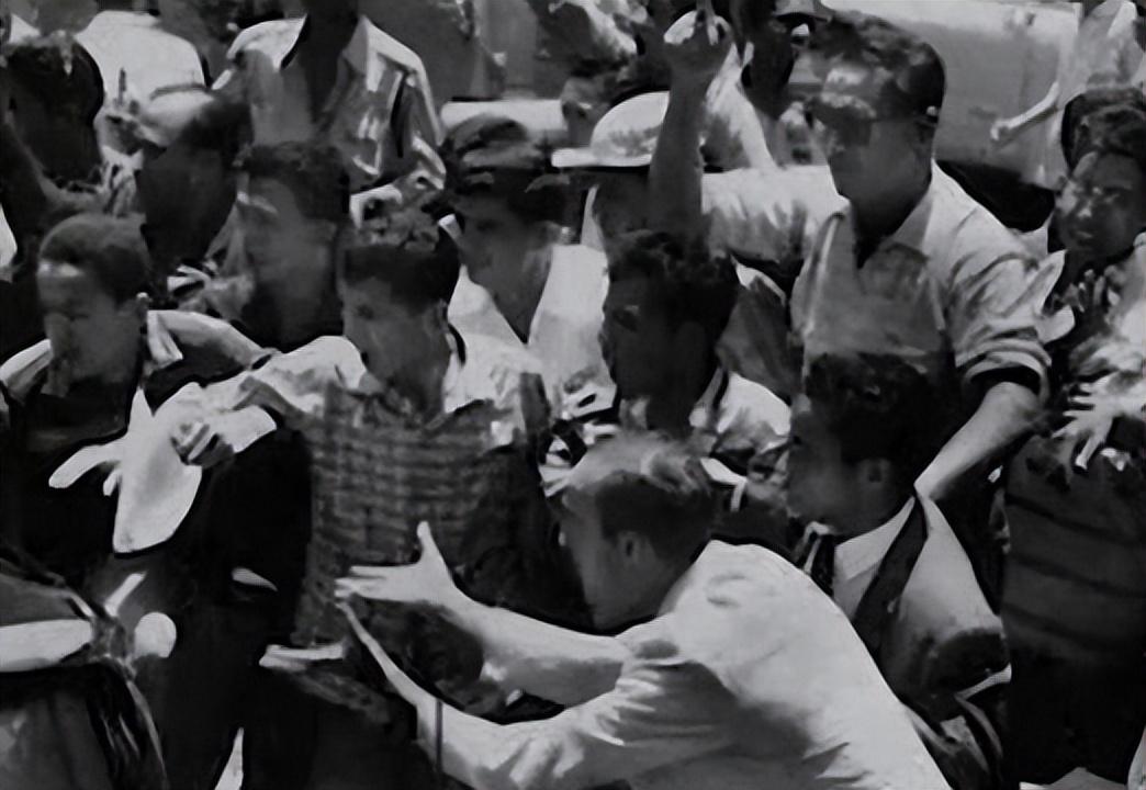 你知道委内瑞拉以前多有钱吗？拉美首富，石油发现后直接起飞。第一口井喷油喷了整整三