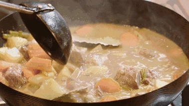 每天一条冷知识 炖肉时间越长，肉会越软烂好消化。这是因为长时间温火慢炖能让肉里的