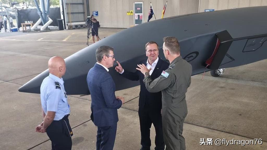 🚛  🇦🇺 🇩🇪 澳大利亚与德国合作，启动“拳击手”装甲侦察车的批量生