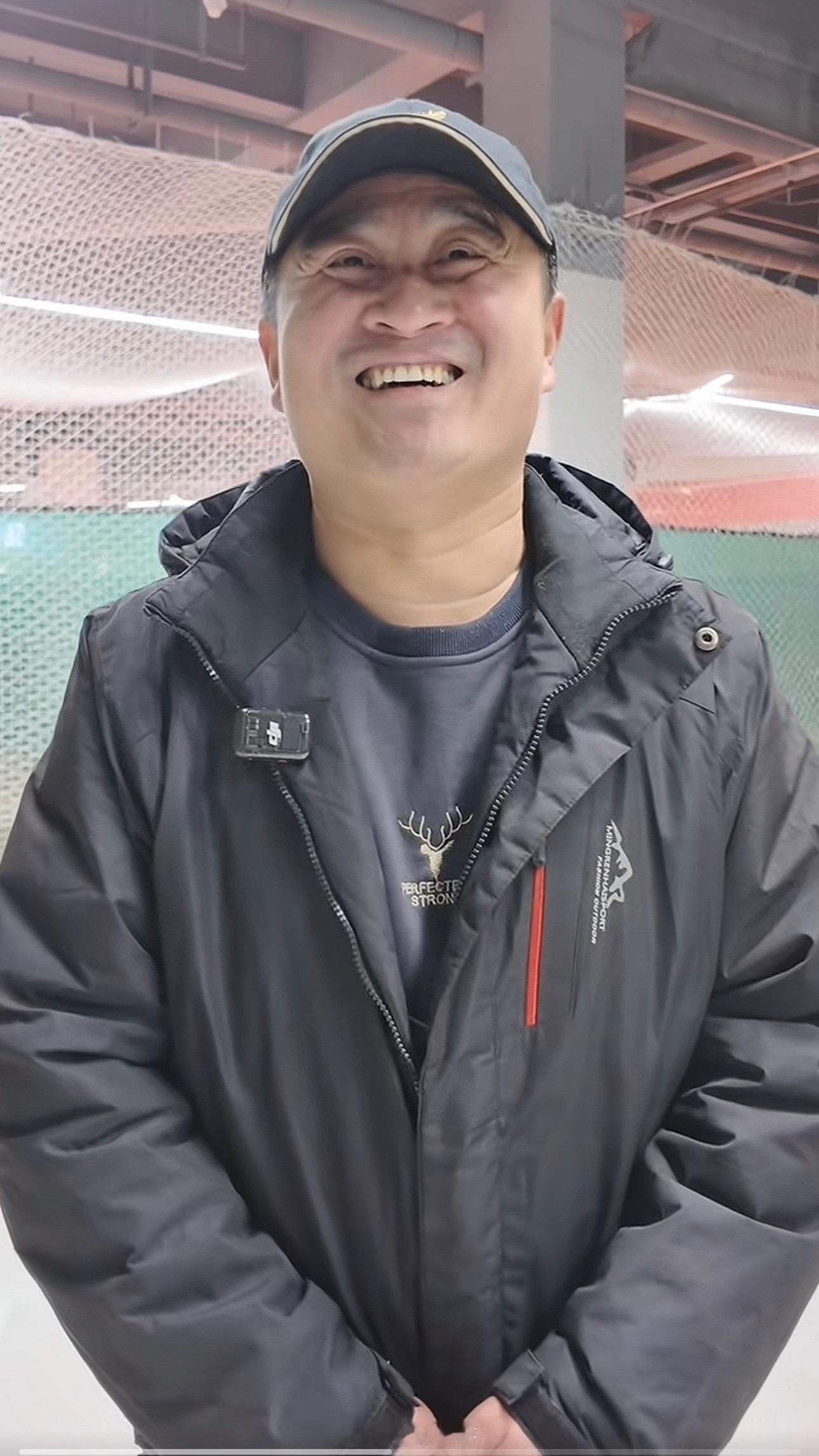 青岛暖心面馆将搬新家这个社会不缺爱，一碗热面一份帮扶，从小摊变成小店，雪中送炭为