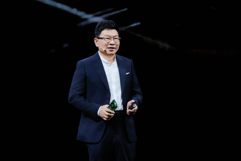 华为旗舰手机Mate 90系列发布 采用最新的芯片麒麟9050 Pro。
华为今