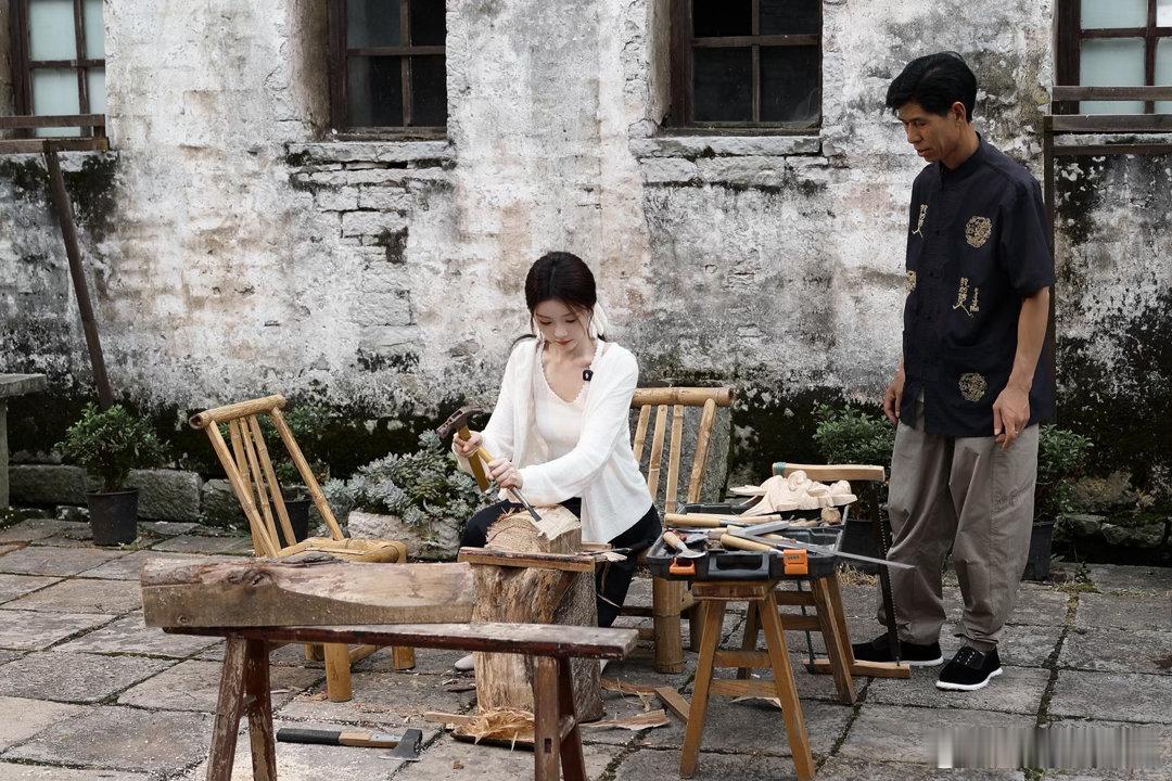 陈卓璇两天一夜制作非遗傩面🌄放下歌手身份回到黔南，两天一夜跟着非遗匠人打磨傩面