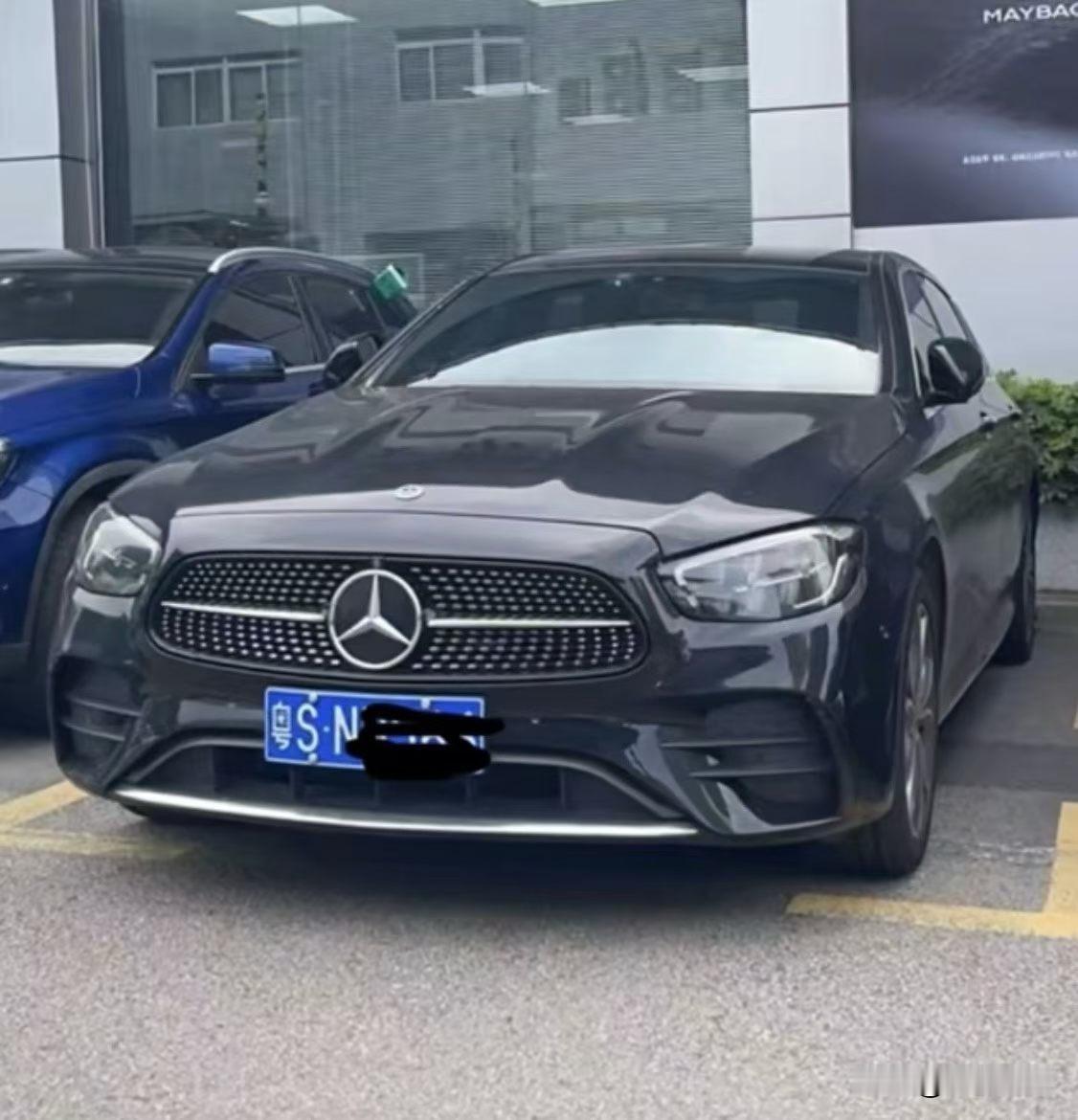 汽车保险杠补漆，你会怎么选?

保险杠补漆我从来不会稍有划痕就整面喷漆。

保险