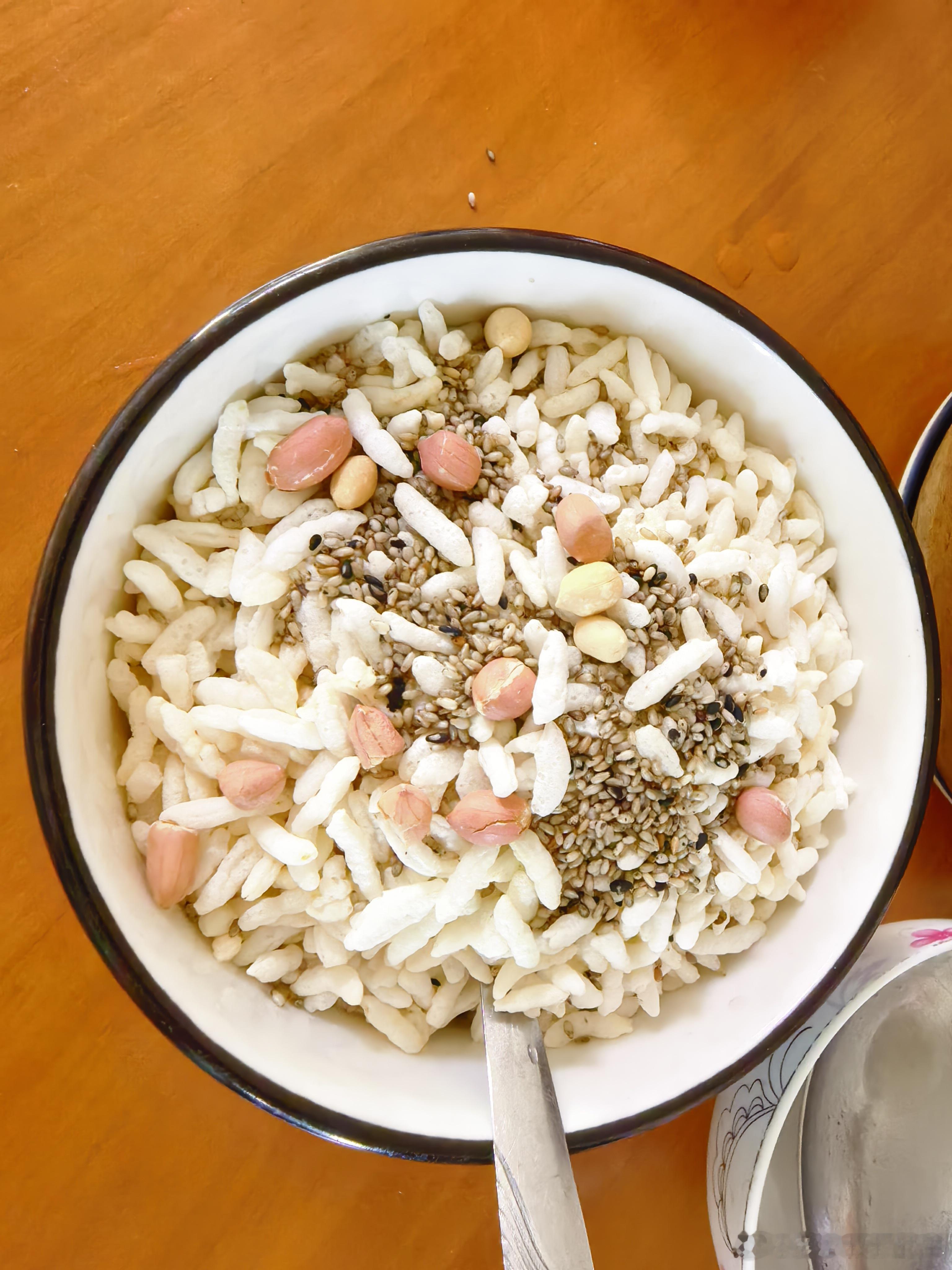 双杯和大碗的快乐，广州的秋天就是冰火两重天，早餐一大碗茶，上午喝冷饮，下午喝热饮