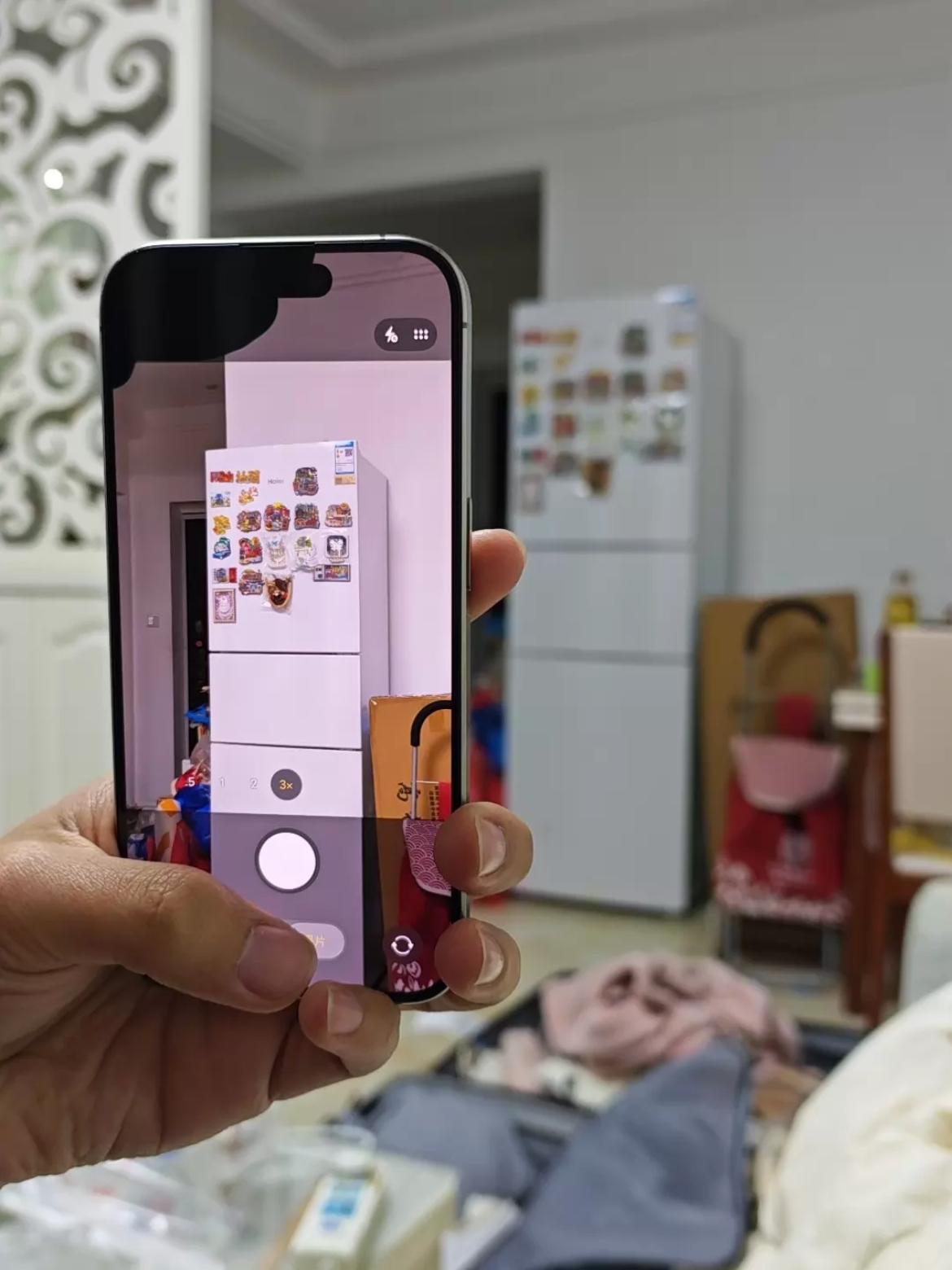 今天在广州鬼市花了4000元淘了一台iPhone15pro，其他都正常，就是屏幕