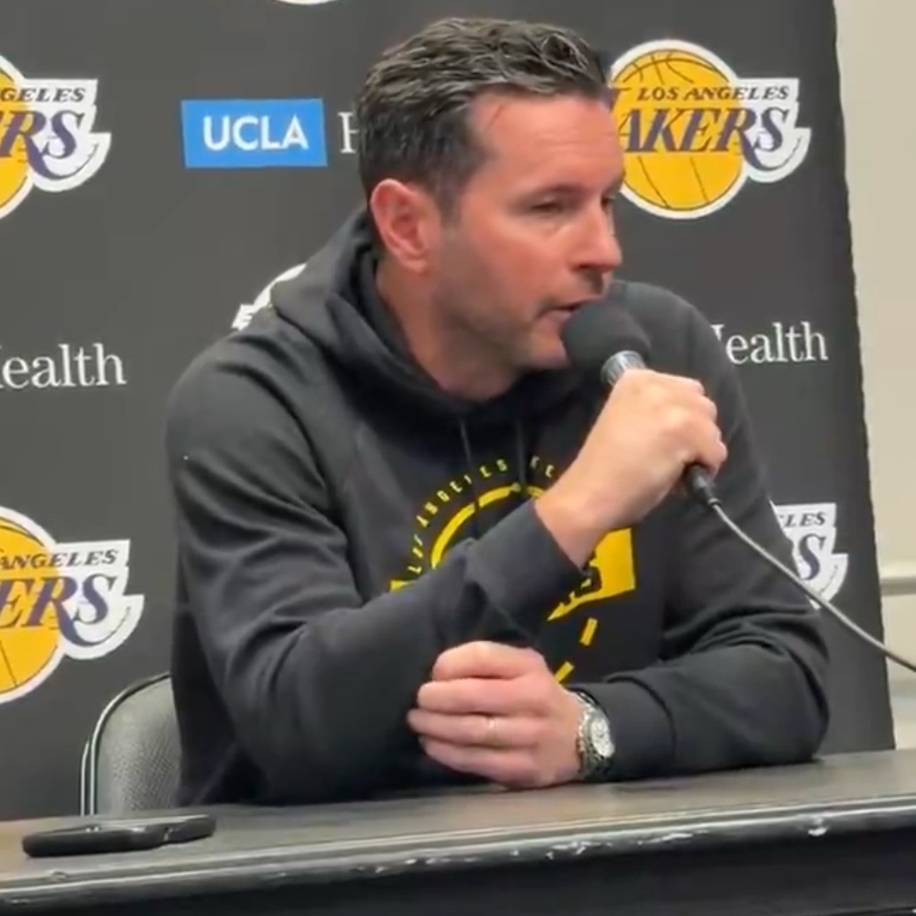 雷迪克告诉记者，艾顿将获得一些本赛季绝大部分时间都没有的拿球机会。巴夫金、布朗尼