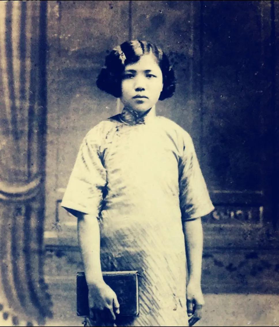 齐秀莲，缅甸华侨富商之女，抗战爆发后回到祖国参加抗战，成为广东抗日游击总队第3大