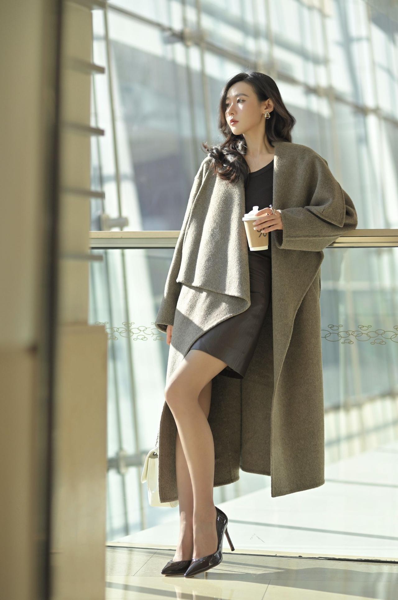 优雅都市风，咖啡时光的慵懒与精致