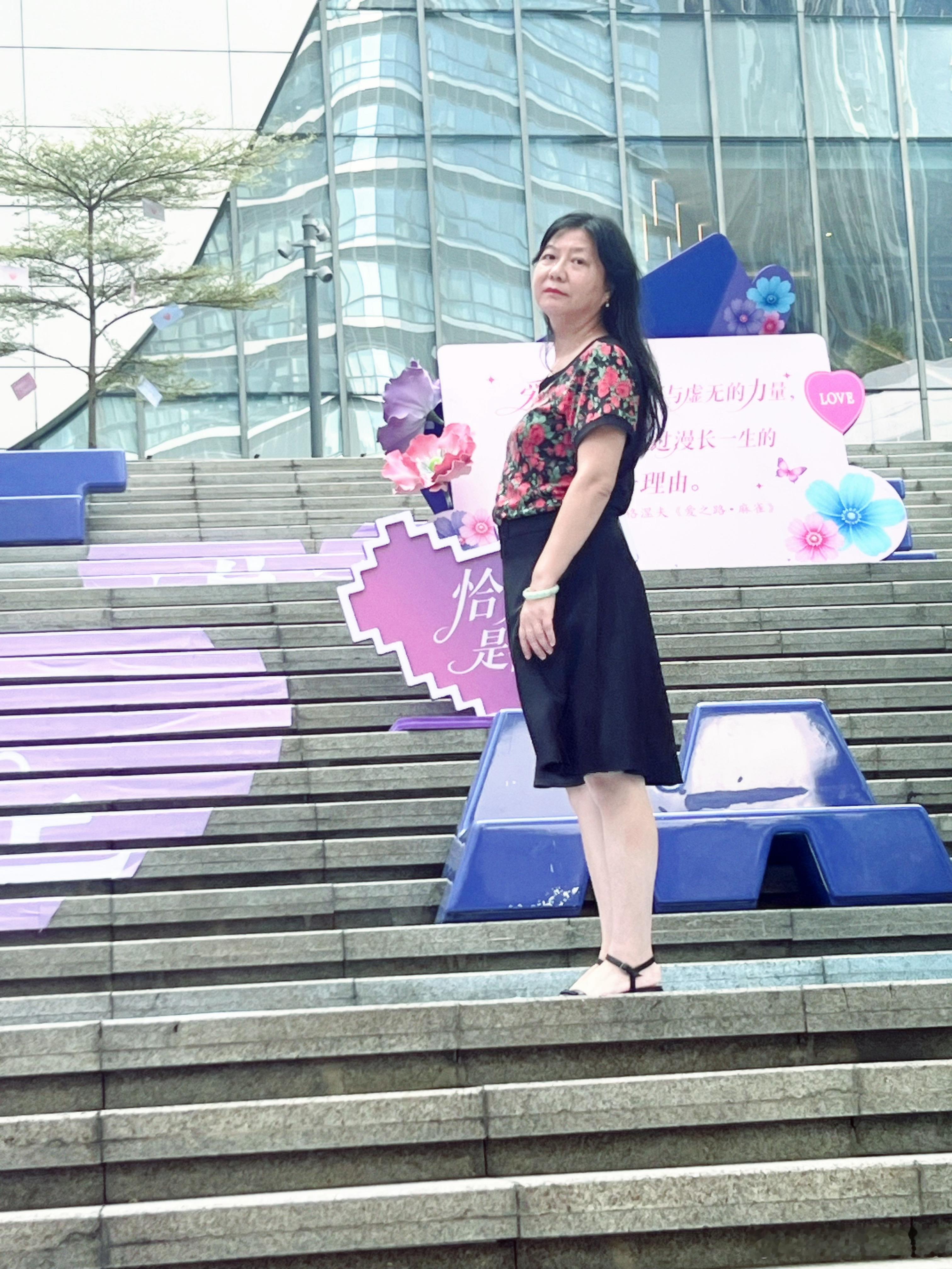 敏儿Jessyy全身照今日美貌限定优雅时尚