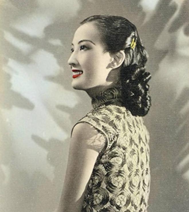 1926年，张宗昌不顾对方挣扎，将艺妓陈佩瑜一丝不挂地扔到滚烫的火炕上，戏弄道：