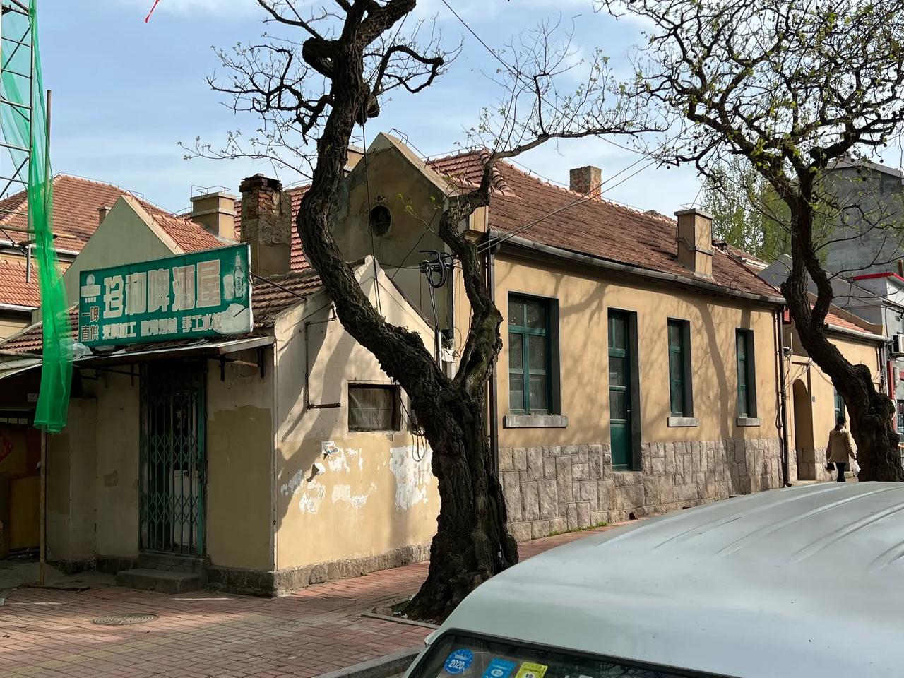 于海青：为何说青岛大连路周边非常宜居？ 在青岛有这样一条路，名字叫大连路，然而大