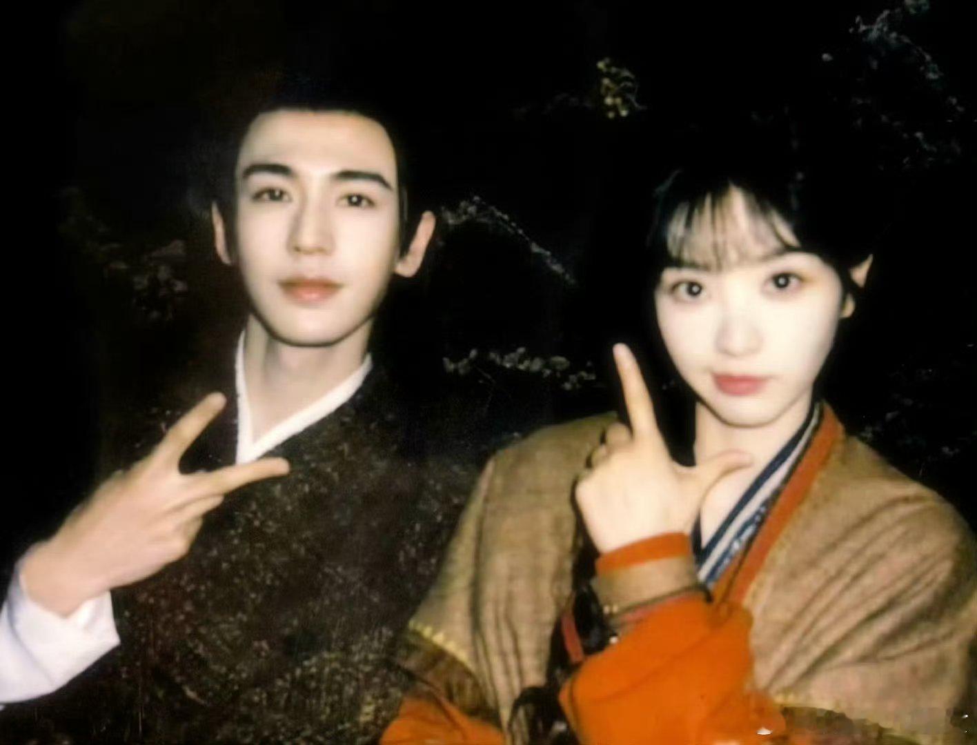 《逐玉》和《月鳞绮纪》一个凭故事口碑封神，一个靠服化道营销造势，谁才是2026真