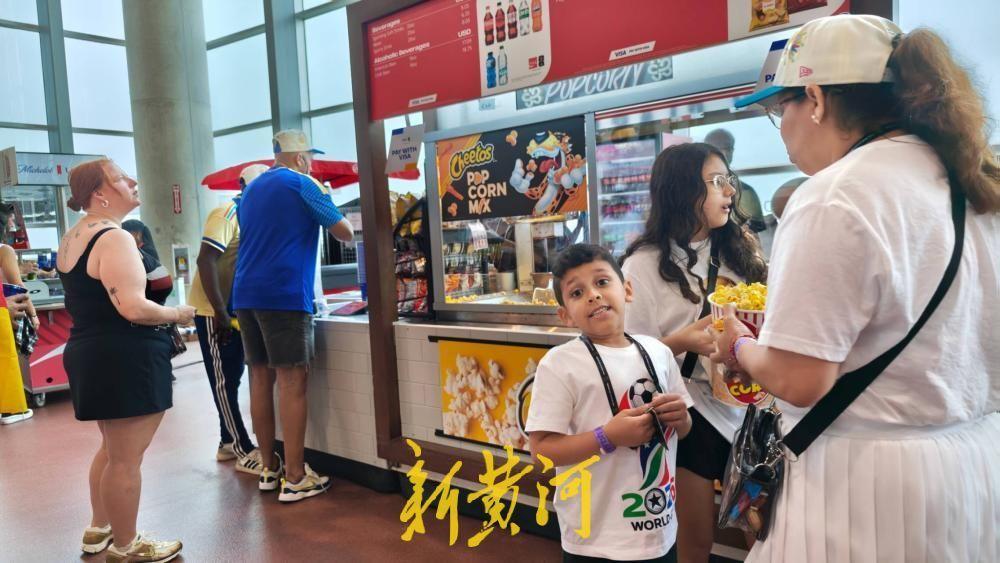 当国际足联信誓旦旦地宣称，2026美加墨世界杯是“最盛大的世界杯”时，全球的球迷