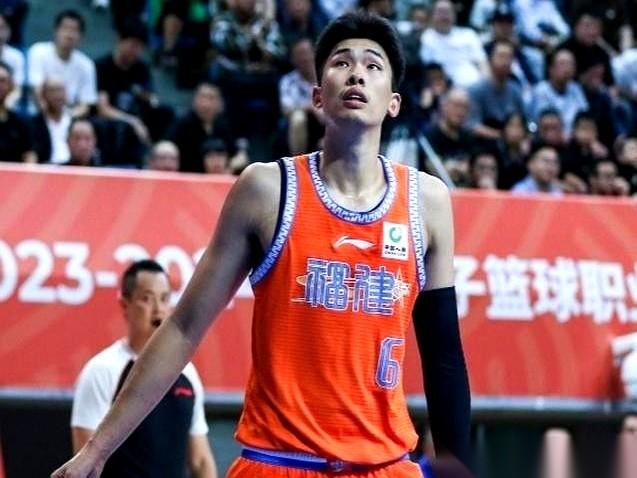 手里死死攥着7号和27号签，福建男篮这次的眼睛绝对是红的。
什么放长线钓大鱼，什