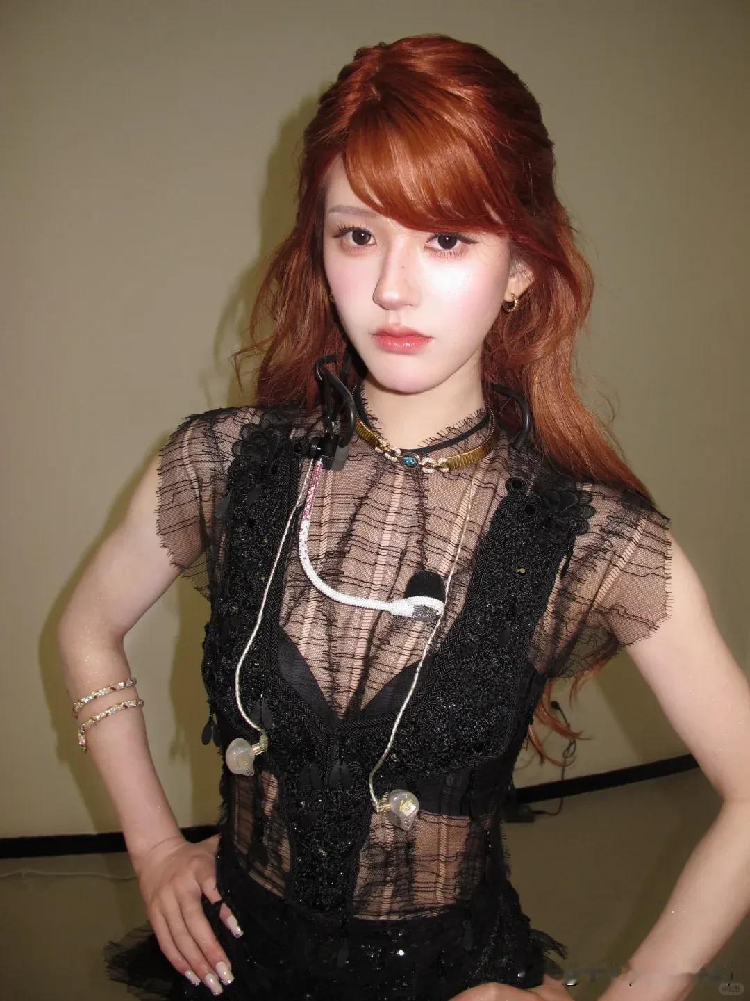 娱乐圈“众生相”：明星百态背后的秘密

娱乐圈永远不缺故事。何炅入住酒店竟需助理