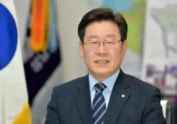 果然被我猜中了！李在明可能是韩国历史上最厉害的总统之一，因为他亲手让前总统尹锡悦