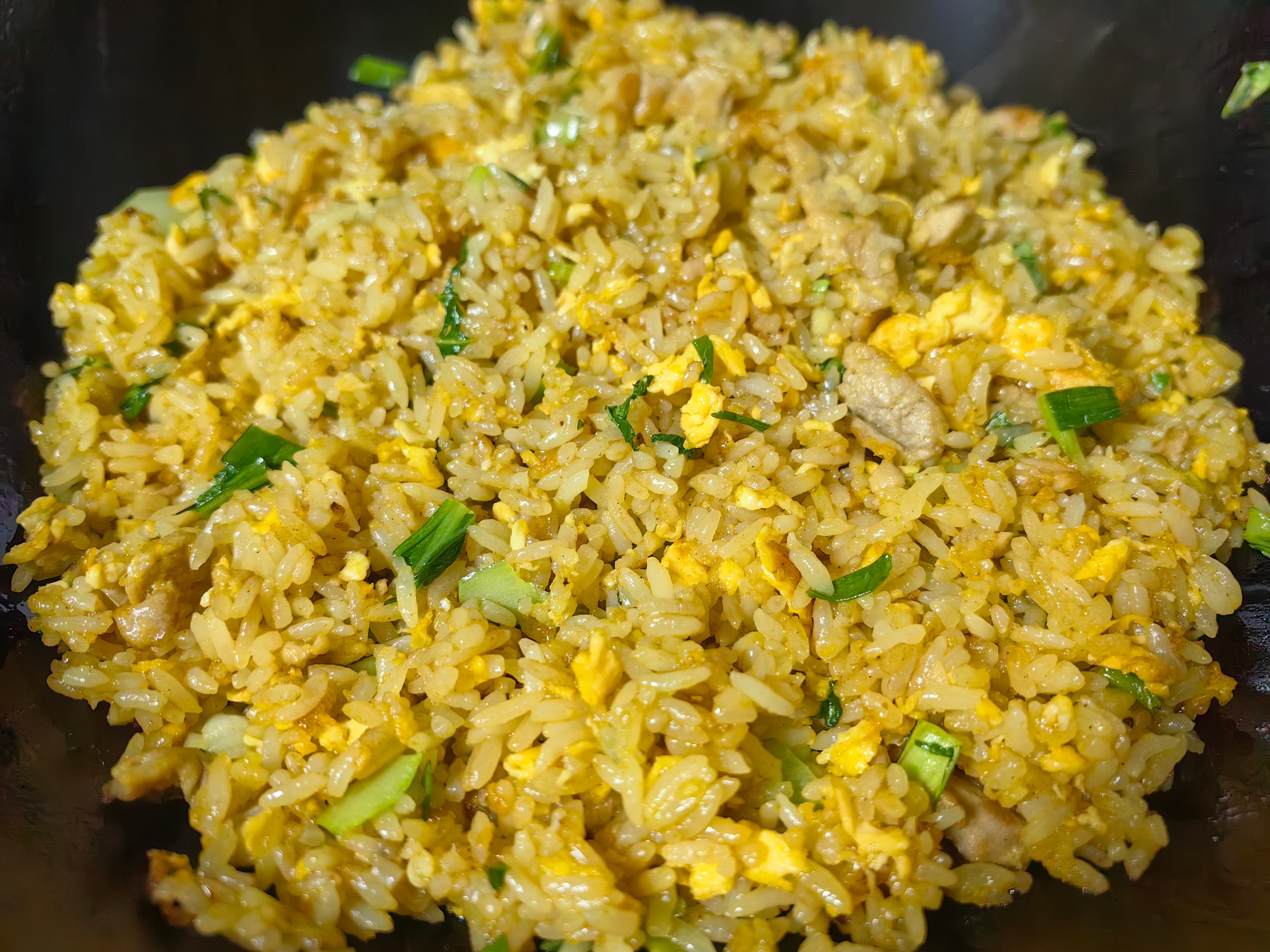 家常菜 今晚做的咖喱炒饭，虽然一般，但是味道很好吃。 
