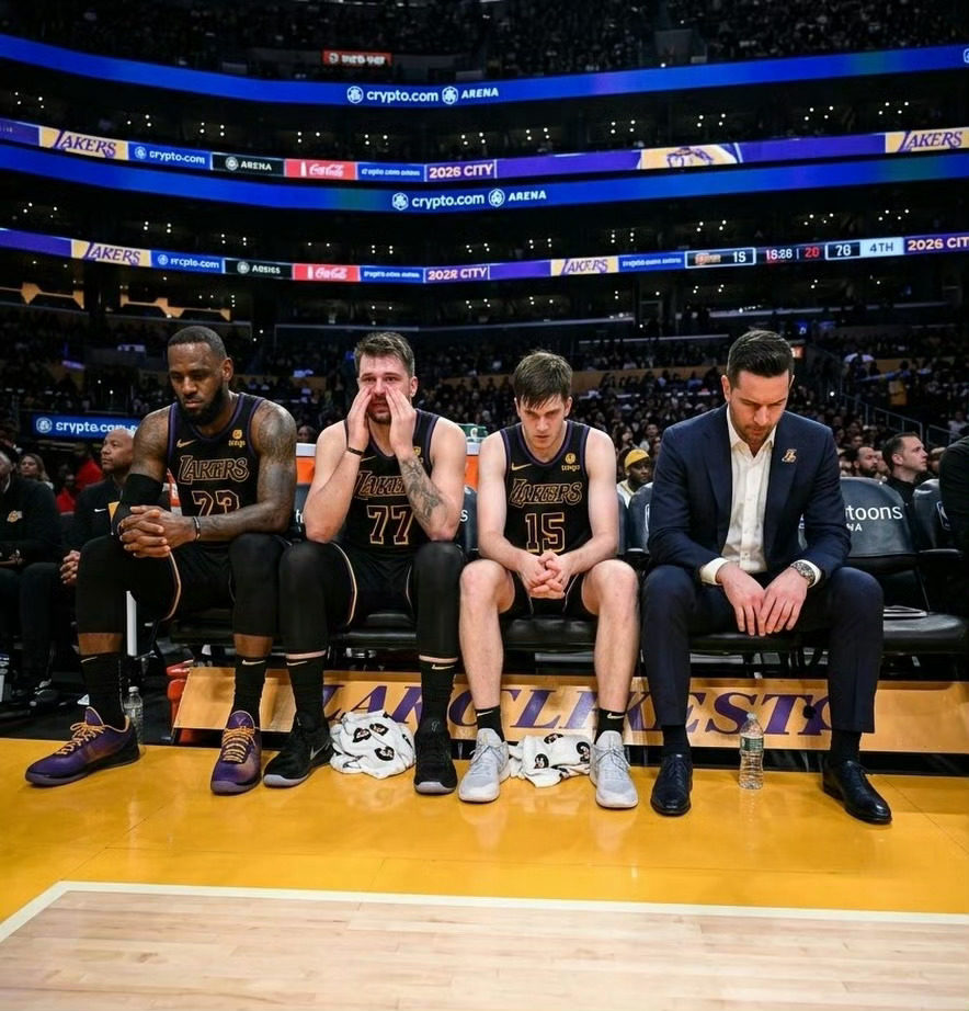 📰不算好的消息东契奇遭遇左腿筋二级拉伤，常规赛报销！季后赛还有15天开战，二级