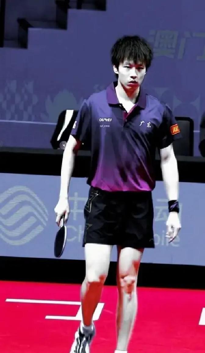 0.3秒断送巴黎门票
 
第三板慢了0.3秒，球直接飞出界外。场边记分牌9:9，