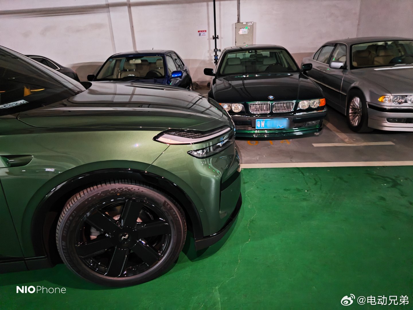 把我的绿色乐道L80和我的绿色宝马E38放在一起，别有韵味。乐道蔚来世界模型nw