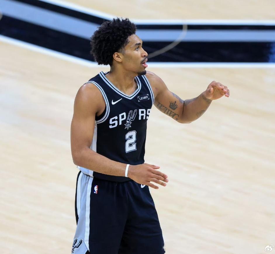 NBA总决赛一年级新秀 NBA总决赛 单节拿了十分了！ 三分 突破 罚球 2+1