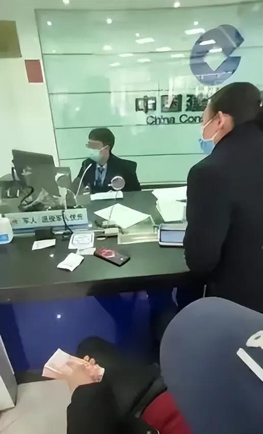 真正促使一个人提前还房贷的原因是什么
        一个人去提前还房贷，背后的