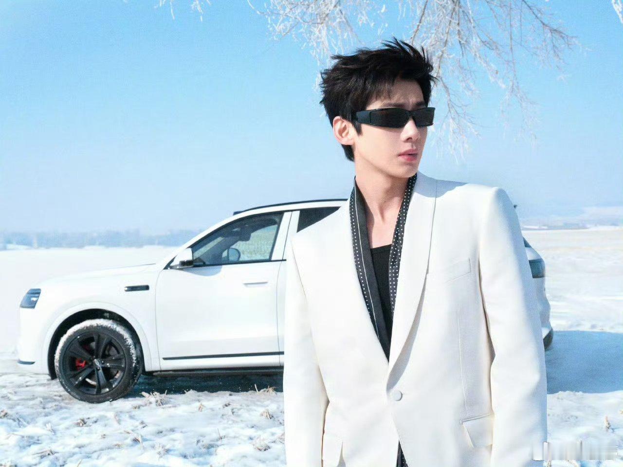 刘大锤说白敬亭住联排别墅 刘大锤直播澄清：白敬亭住联排别墅，家人住同小区公寓，之