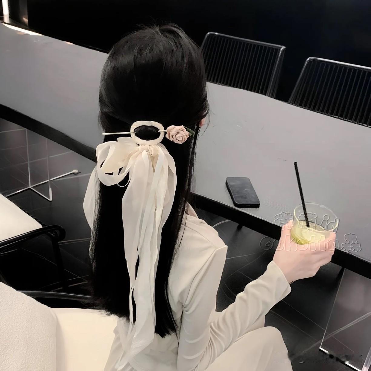 男人爱你是真的，不爱你也是真的

爱你的时候把你当成宝贝一样，捧在手心里，生怕磕