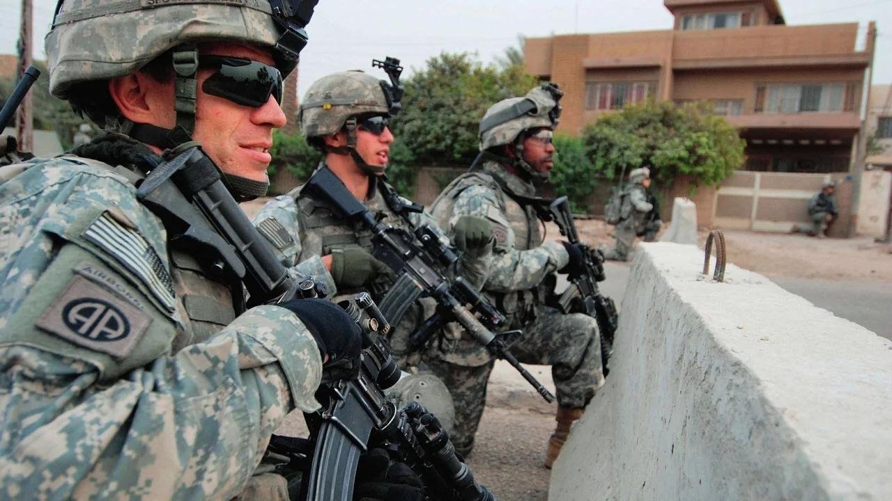 据环球网报道，美媒称国防部已调派第82空降师约两千名士兵前往中东，为特朗普在与伊