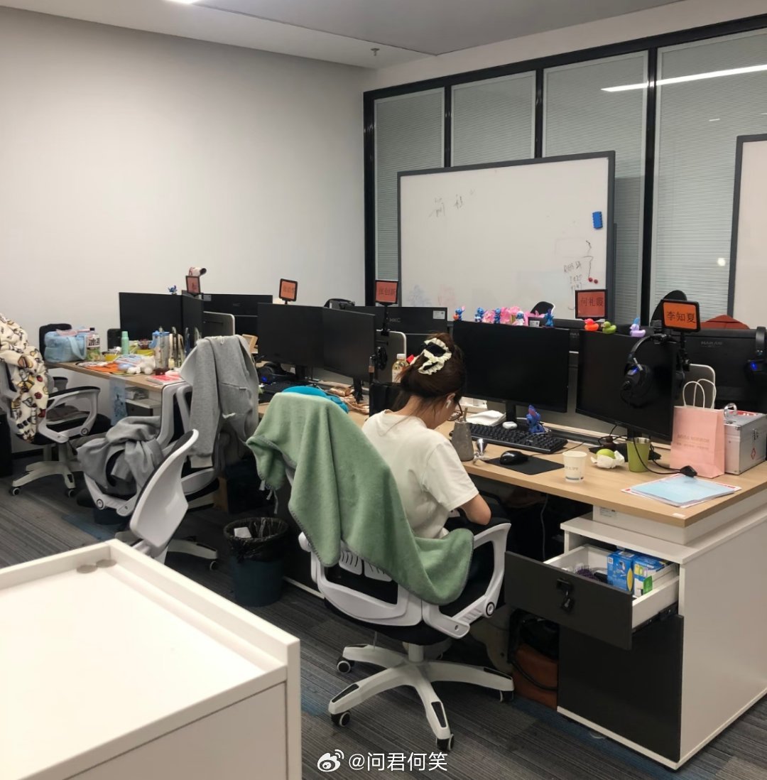 四十岁失业，能走的路其实就这几条：1️⃣ 跑网约车｜有驾照就行。2️⃣ 送外卖｜