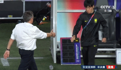 “太极虎”被打服了，不仅仅是“脚”服了，连“手和腰”也服了……看看赛后，韩国女足