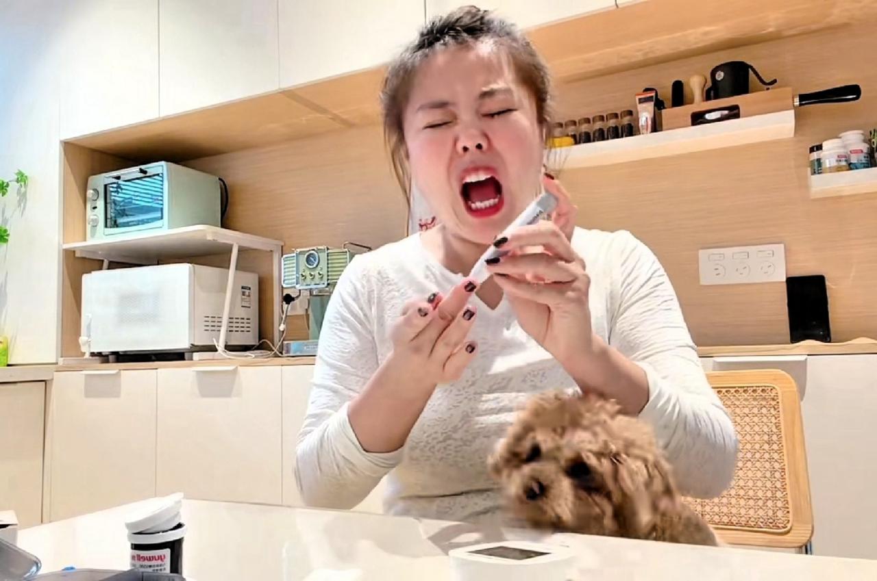 苦茶丹丹香，现在是看脸的时代，我得瘦！
伙伴们，减肥第一天，体重123，胸围84