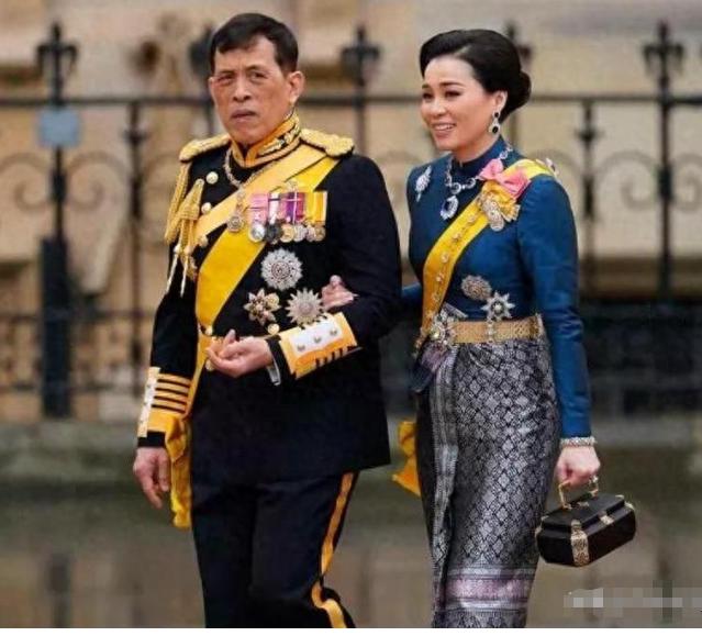 泰国王破天荒访华！为何倒向中国怀抱？只因有美国无法匹敌的底牌
 
我们都能感觉到