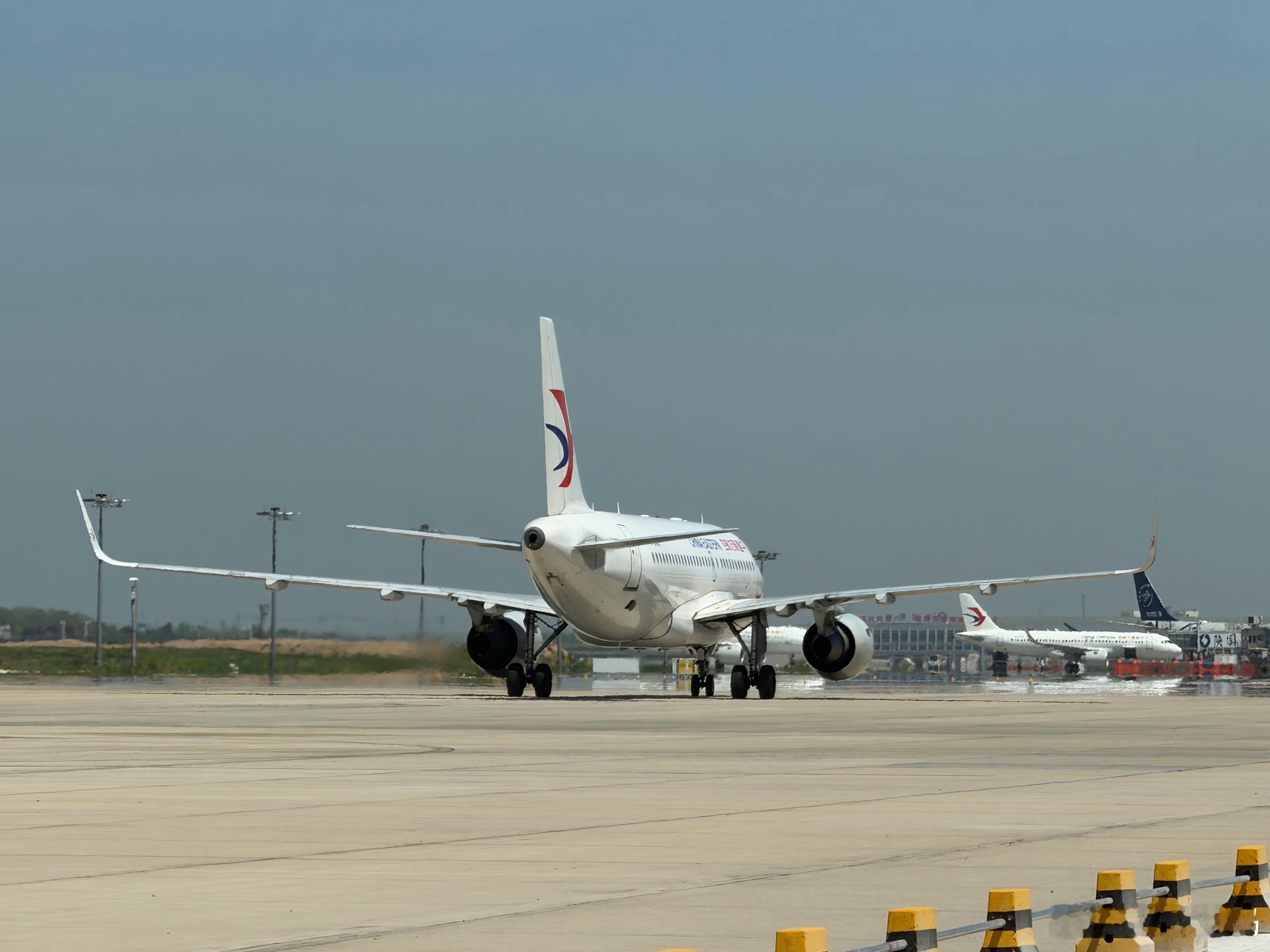 五一航班大面积取消好家伙，谁能想到是因为油价上涨导致大面积航班取消，看了一下好像