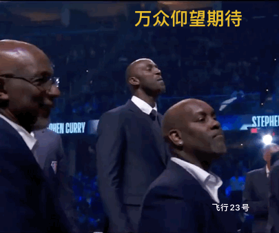 goat出场
众星仰望
篮球之神气场强大[赞]