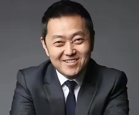 2021年，中国千亿富豪左晖因肺癌去世后，留下了1038亿身家，可谓是生不带来死